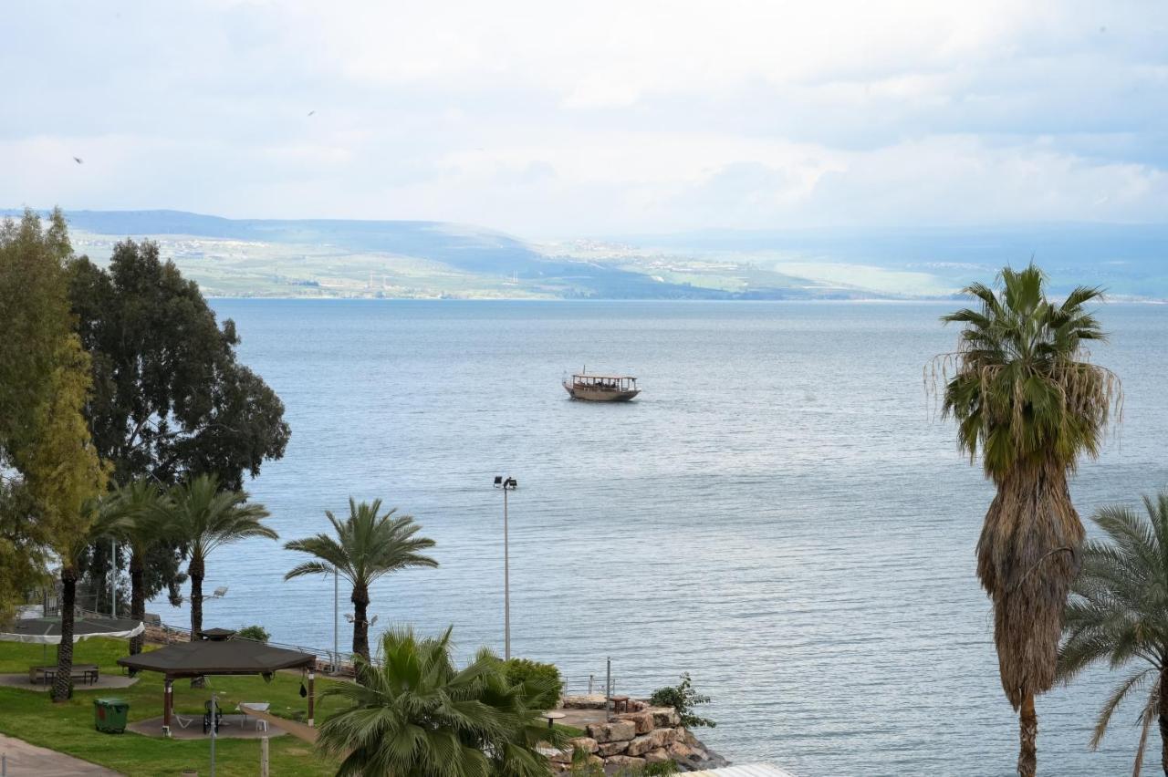 Sea of Galilee View Apartments: Tiberias Lakeside Retreat Exterior photo